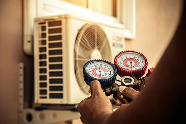 Professional Hvac technician working in Hurst, TX